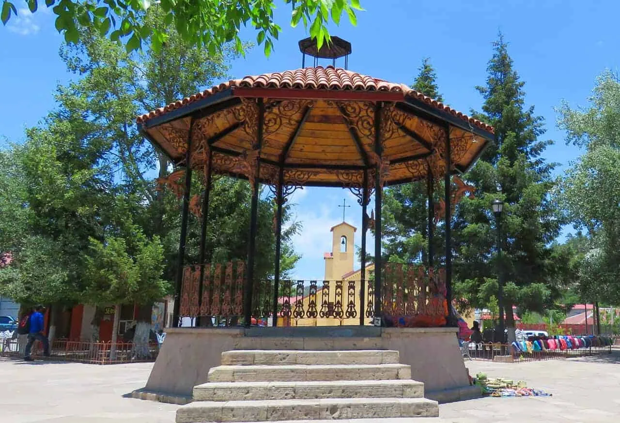 Zócalo de Creel México - Plaza principal del Pueblo Mágico