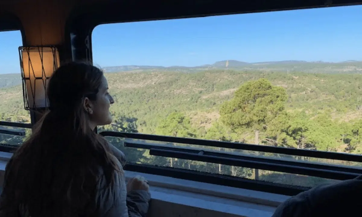 Ventanas panorámicas del Tren Chepe Express en la Sierra Tarahumara